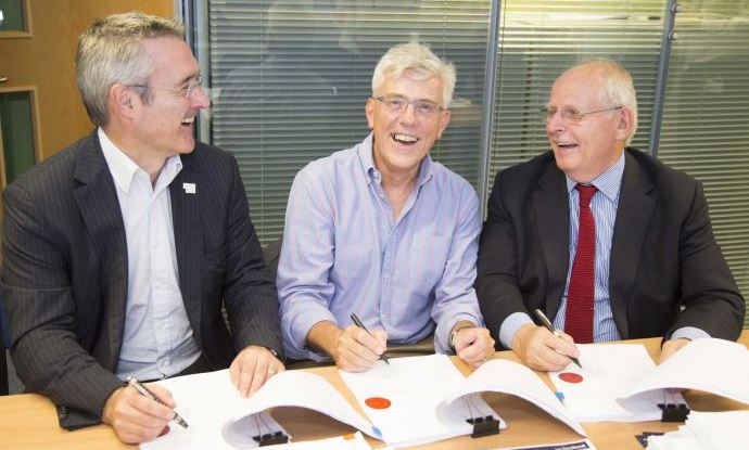 David Sloman (centre) signs contract for pathology joint venture
